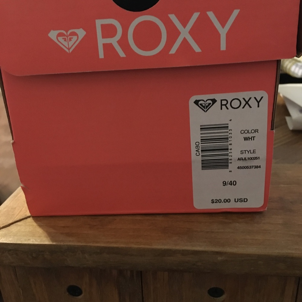 Roxy flip flops